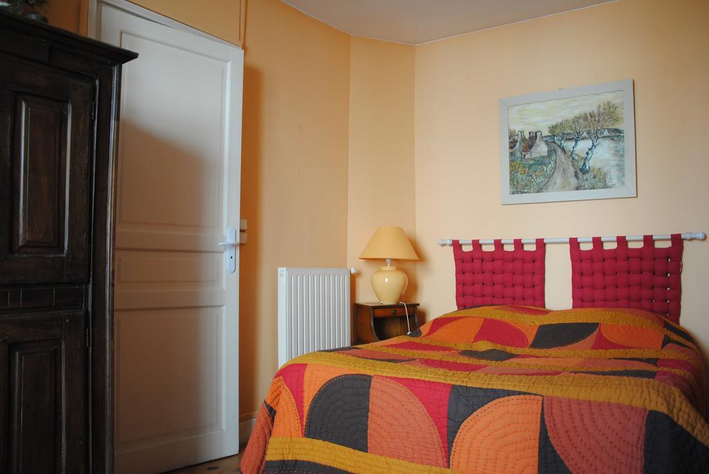 Chambres Chez Mounie 아로만체스레방 객실 사진